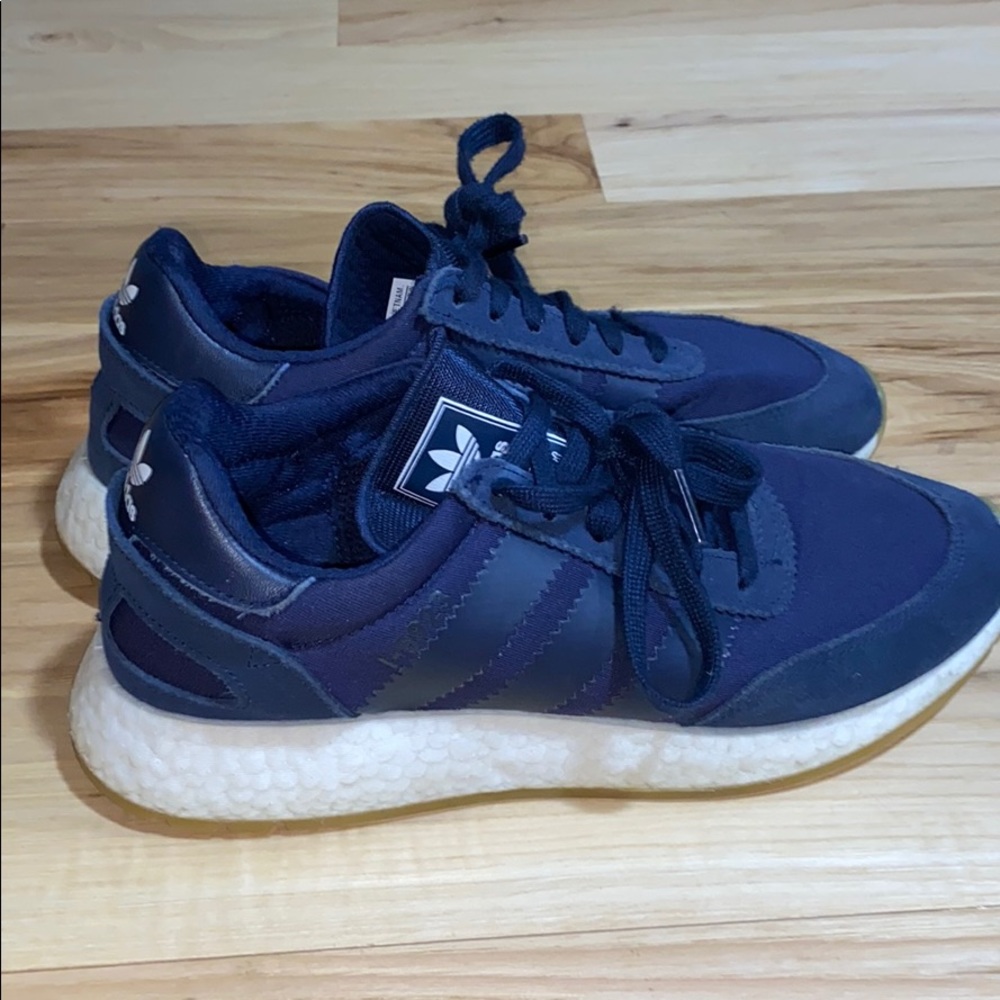 Used men’s size 7 Adidas Iniki runner